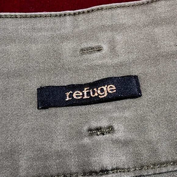 Refuge Shorts - Picture 5 of 7